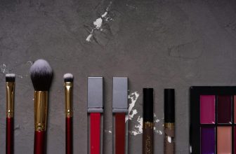 selecting the perfect makeup brushes